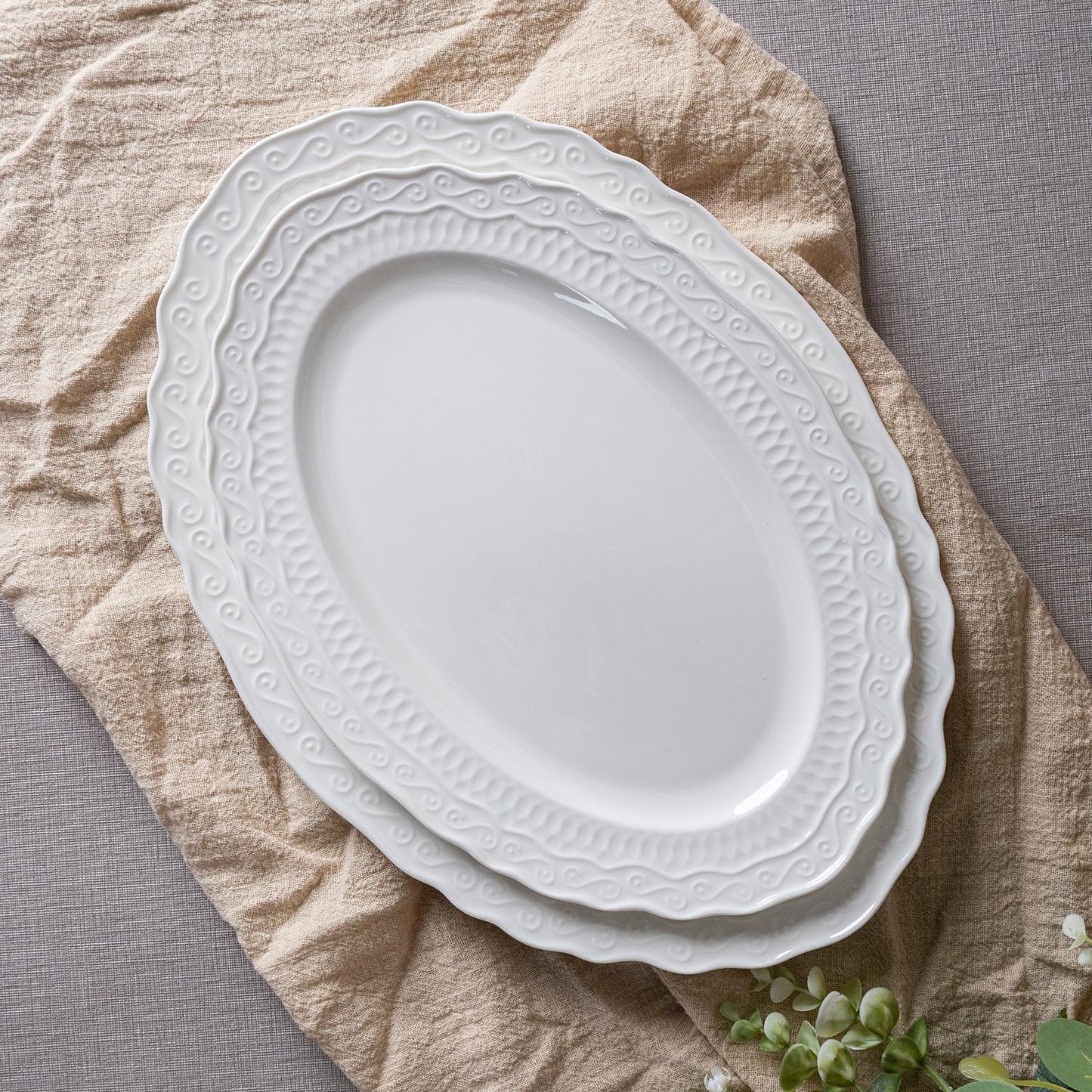24-Piece White Embossed China Dinnerware Set – Classic Elegance in Every Meal