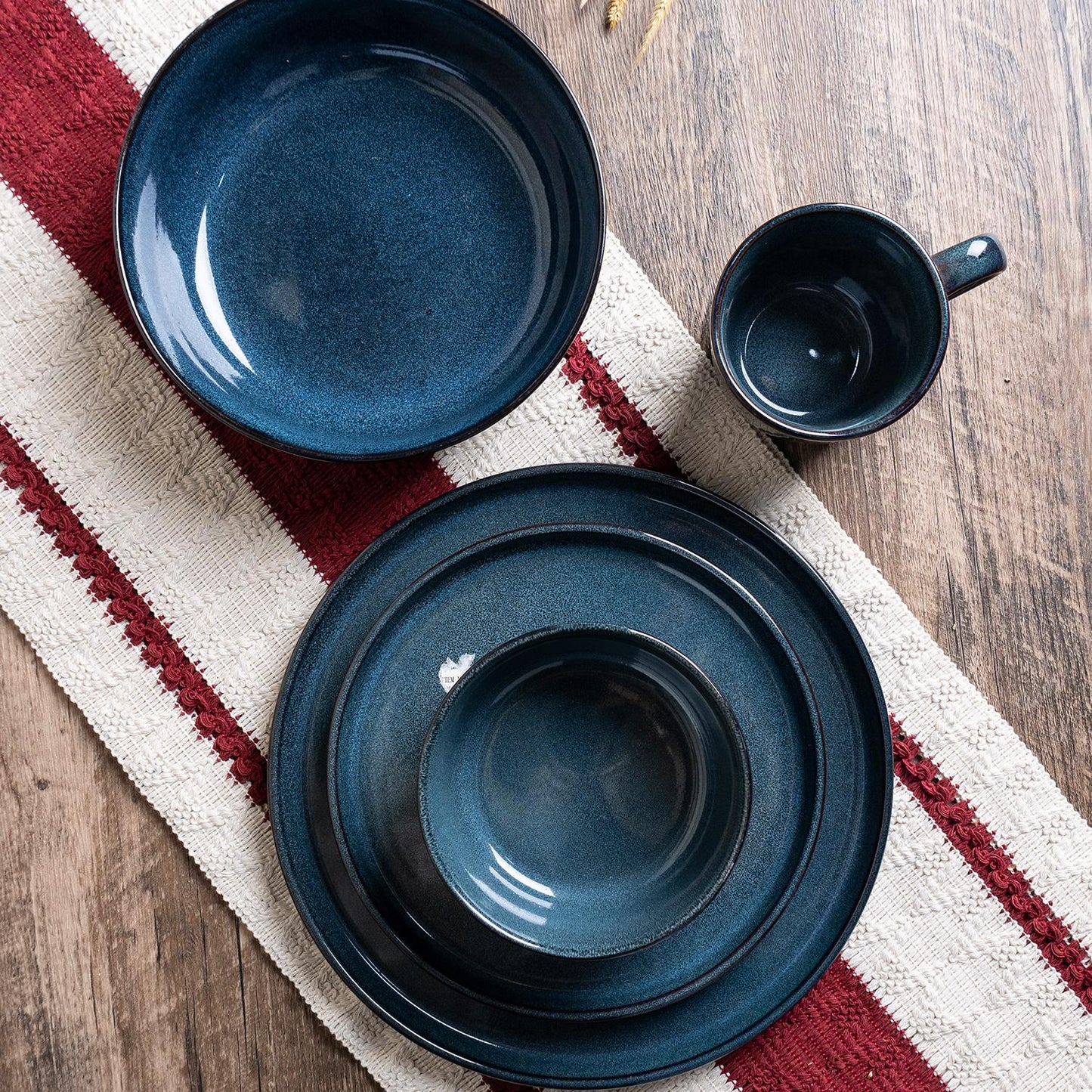 16-Piece Reactive Glaze Stoneware Dinnerware Set – Modern Rustic Style