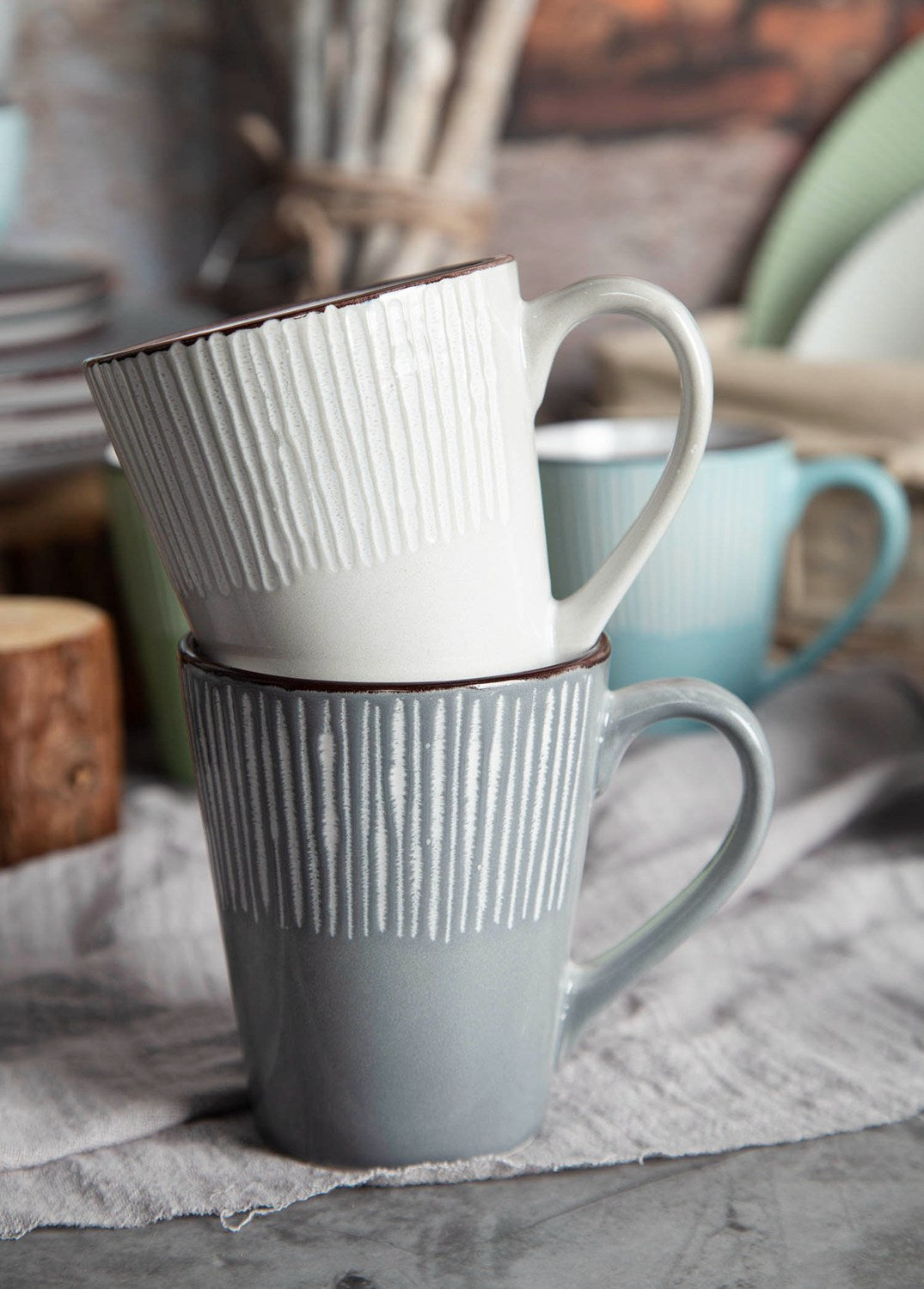 Tableware decorated with irregular lines and black rim | Item NO.: 1A-008